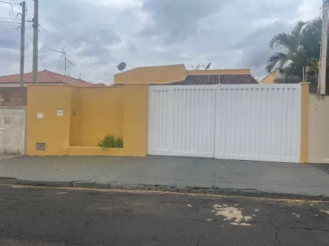 Alugar Casas / Padrão em Jaboticabal. apenas R$ 2.000,00