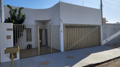 Alugar Casas / Padrão em Jaboticabal. apenas R$ 1.900,00