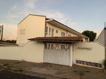 Alugar Apartamentos / Padrão em Jaboticabal. apenas R$ 700,00